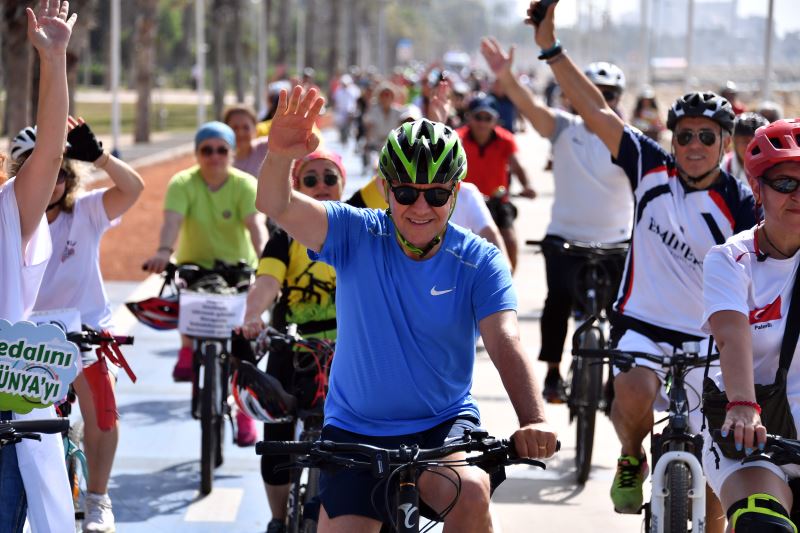 Başkan Seçer, Mersinlilerle Birlikte Pedal Çevirdi