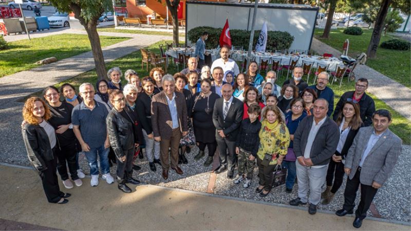 Başkan Soyer depremzedelerle buluştu