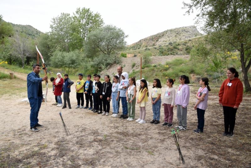 SİLLE TABİAT OKULU ÖĞRENCİLERLE DOĞA ARASINDA KÖPRÜ OLUYOR