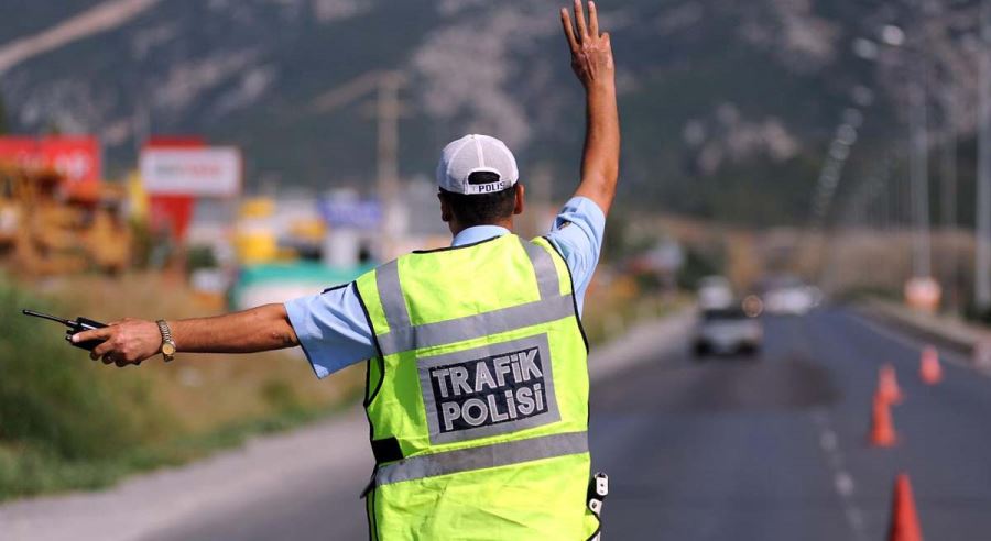 ANTALYA’DA TRAFİK KONTROLÜ.. 476 SÜRÜCÜ HIZ DENETİMİNE TAKILDI