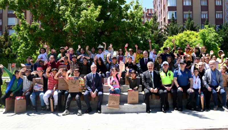 Trafikte daha bilinçli bir nesil yetişiyor BAŞKAN PEKYATIRMACI TRAFİK EĞİTİM PARKI’NDA ÇOCUKLARLA BİR ARAYA GELDİ