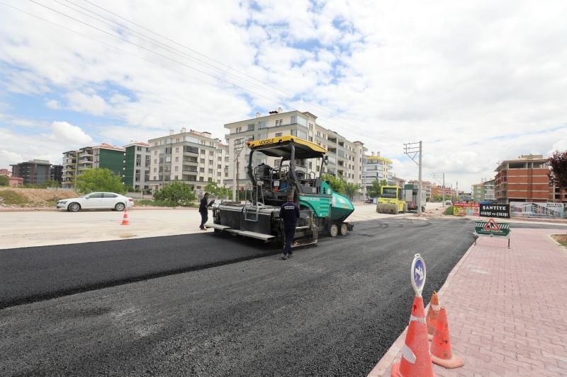 MAHALLE YOLLARI MODERNİZASYONU KAPSAMINDA ASFALT SERİM ÇALIŞMALARI HIZ KAZANDI