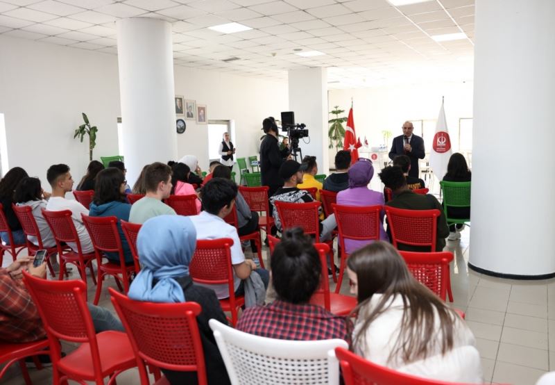 Başkan Altınok stajı biten öğrencilerle buluştu