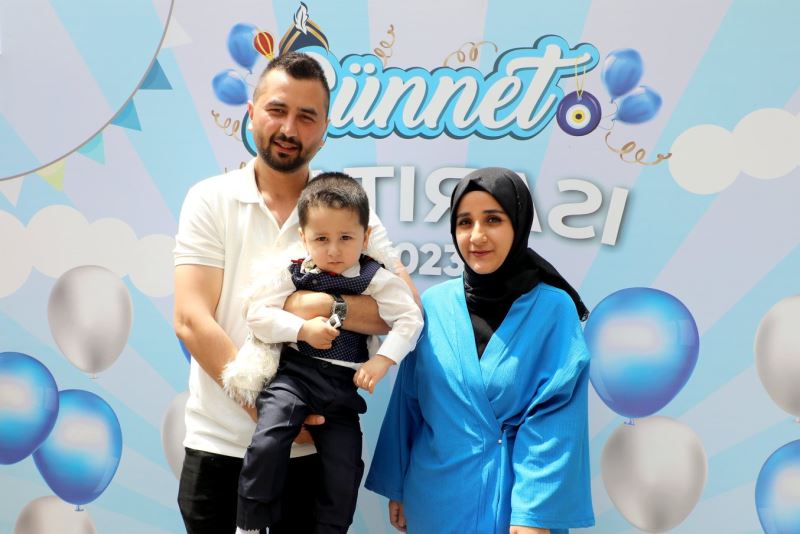 Erkekliğe adım atmanın sevincini yaşıyorlar