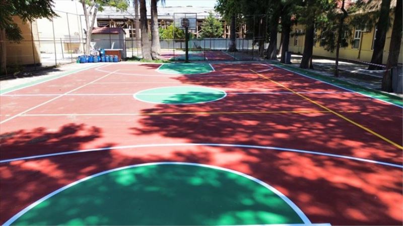 Spor sahalarına renk geldi