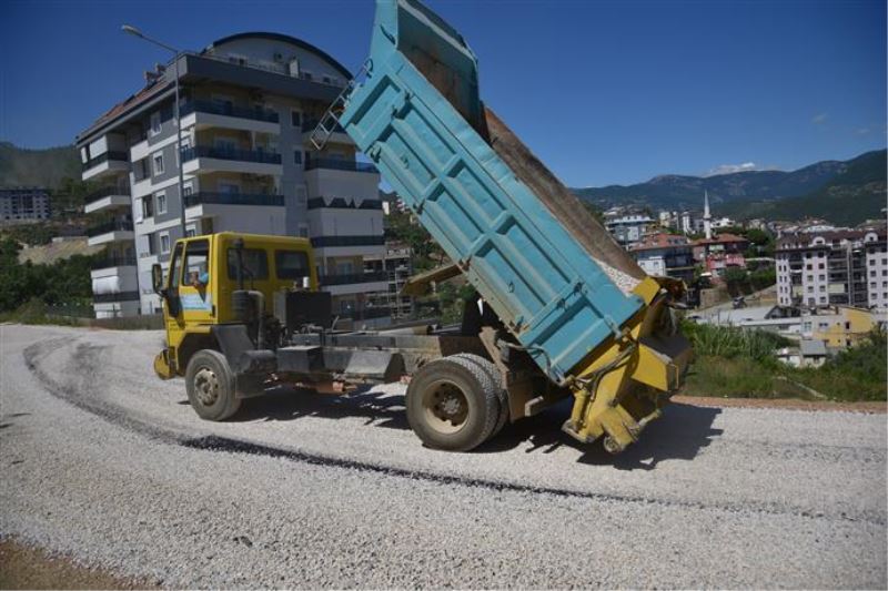 ALANYA BELEDİYESİ’NDEN 3 KOLDAN ASFALT ÇALIŞMASI