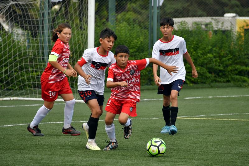 Büyükşehir’in ‘U-11/ U-12 Minikler Şenlik Ligi’ Başladı