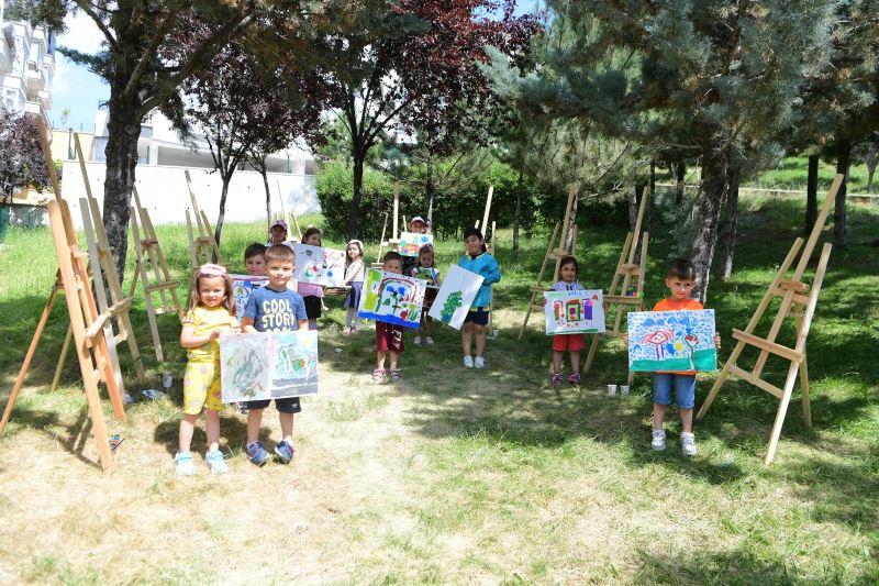 Minikler Tablolarını Tasarladı