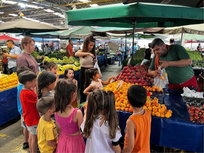 Bayraklı’nın öğrencilerine ‘sokakta’ eğitim