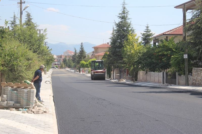 TOKİ Yolu Asfalt Çalışmaları Devam Ediyor