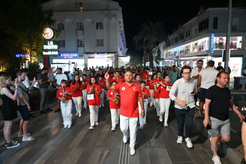 Cumhuriyet Bandosu Kemer’i salladı
