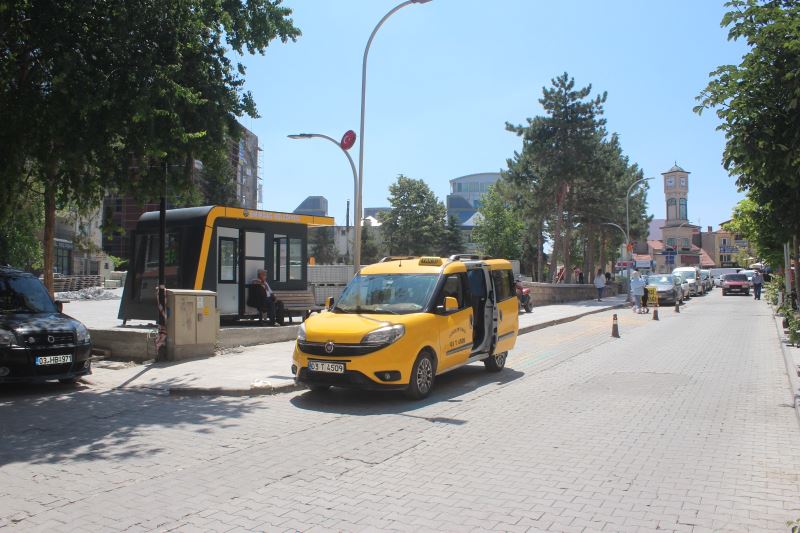 Göbelek Taksi Durağına Modern Taksi Durağı Montajı