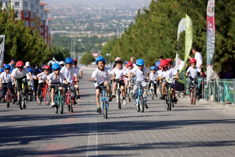 BİZİM MERAM’DA MAHALLE ŞENLİKLERİ TÜM COŞKUSUYLA SÜRÜYOR