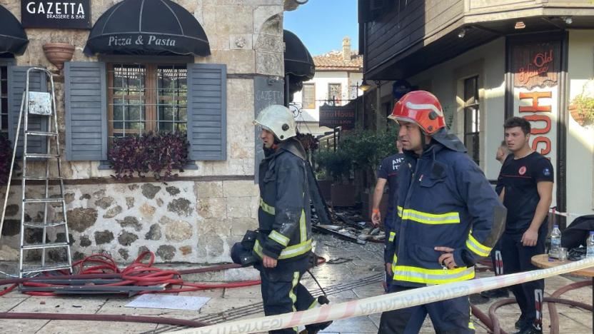 ANTALYA’DA BUTİK OTELDE YANGIN.. 2 TURİST ÖLDÜ 12 YARALI VAR