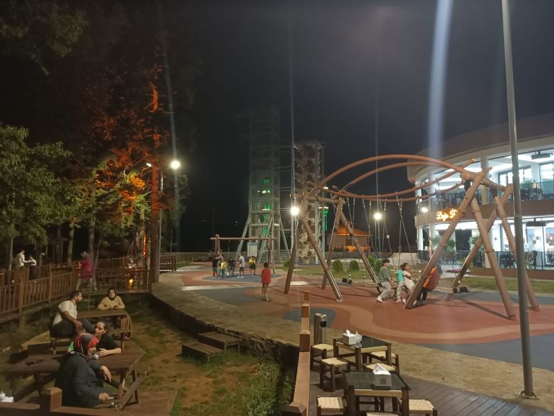 Ortahisar’ın parkları yaz sıcağında imdada yetişti