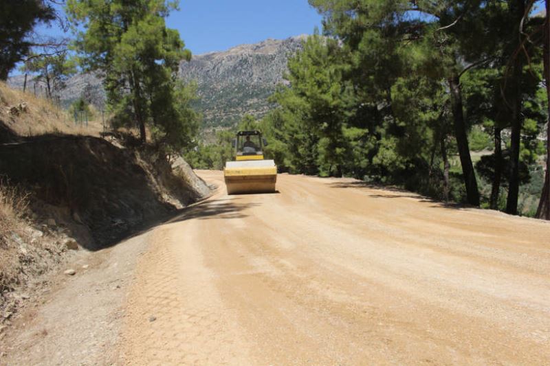 Belenobası-Gebece Grup Yolunda Asfalt Öncesi Hazırlık