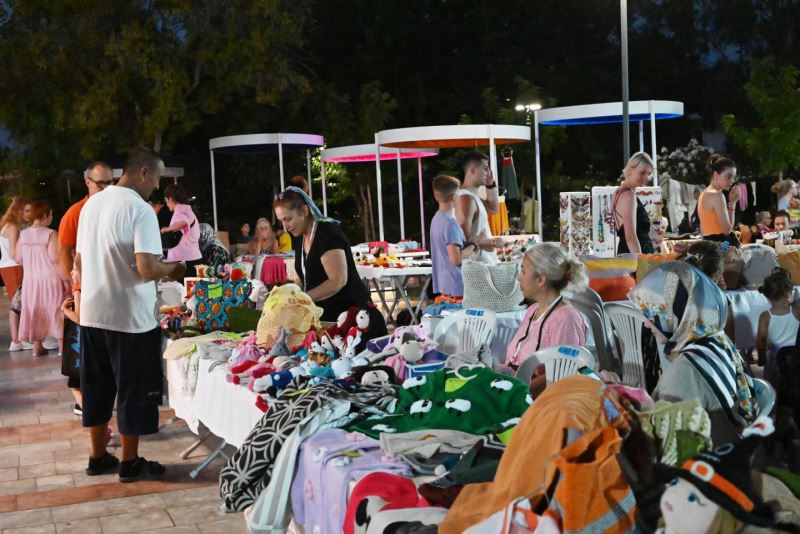 Kemer’de üreten ev hanımları kermesi
