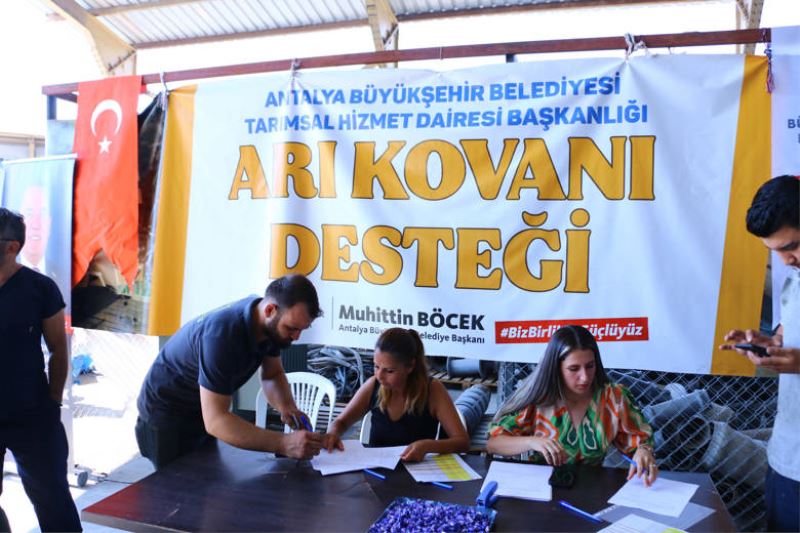 Büyükşehir’den Üreticilere Kovan Desteği