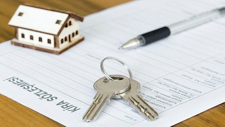 FIRSATÇILARA KÖTÜ HABER.. YÜKSEK KİRAYA ‘HAKSIZ KAZANÇ’ CEZASI GELİYOR 