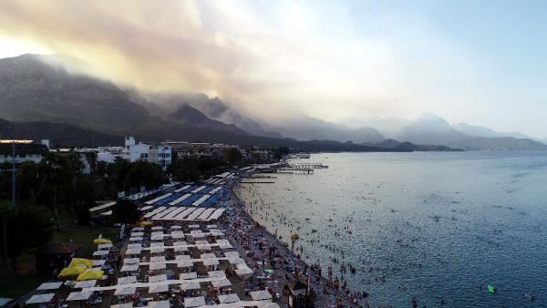 KEMER’DE YANGIN.. GÜVENLİK SORUNU OLMADIĞI DRONLARLA GÖRÜNTÜLENDİ
