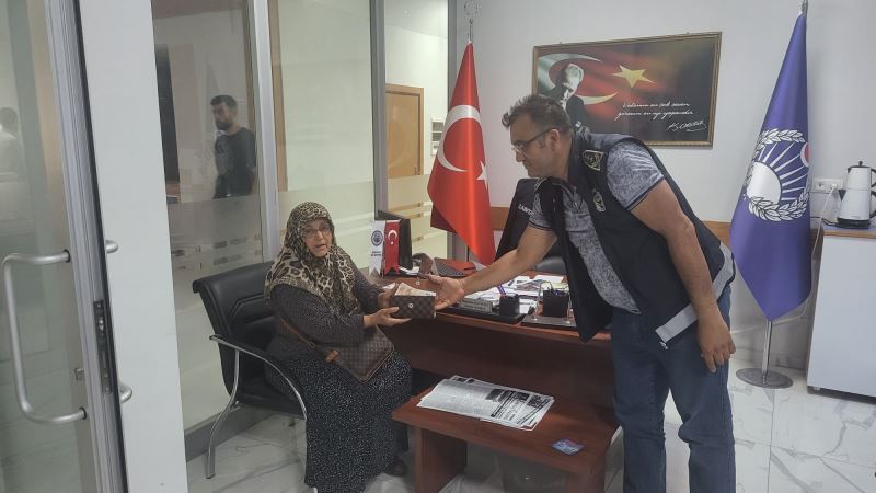 Kayıp Cüzdan Sahibine Teslim Edildi
