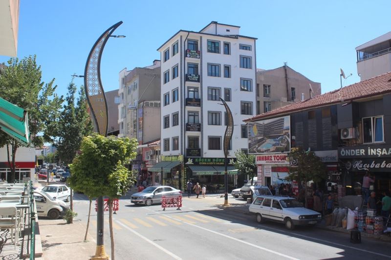 Yenilenen Eskişehir Caddesi’nde Aydınlatma Çalışmaları