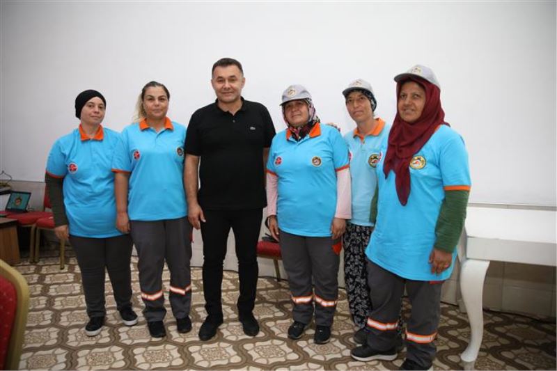 BAŞKAN YÜCEL’DEN TEMİZLİK EKİBİNE MESAİ TEŞEKKÜRÜ