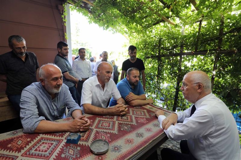 Yaşar, Dolmuş Duraklarını Ziyaret Etti