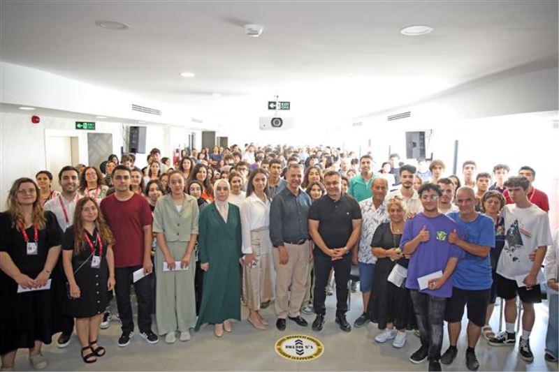 BAŞKAN YÜCEL YKS’DE İLK ON BİNE GİREN ÖĞRENCİLERİ ÖDÜLLENDİRDİ YÜCEL: “ETÜT MERKEZİMİZ BAŞARIDAN BAŞARIYA KOŞUYOR”