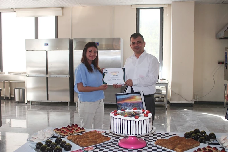 Emirdağ Belediyesi Mutfak Atölyesi’nin İlk Sertifikaları Verildi