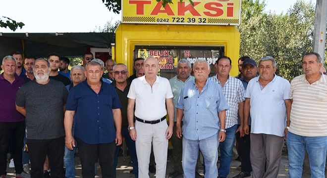 SERİK’TE TAKSİCİLERDEN HASTANE ÖNÜNDE EYLEM.. ‘HAKSIZLIK YAPILIYOR’