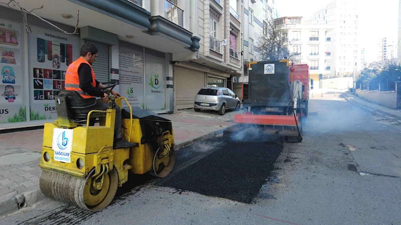 Bağcılar’da Yollar Asfaltlanarak Güvenli Hale Getiriliyor