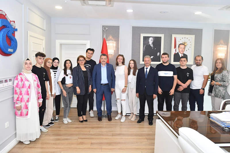 Üniversiteli öğrenciler Başkan Genç’i ziyaret etti!