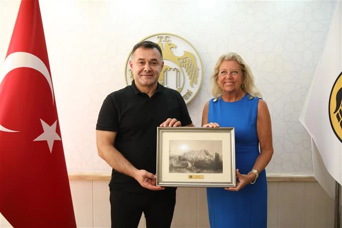 BAŞKAN YÜCEL İSPANYA MARBELLA BELEDİYE BAŞKANI MUNOZ’U AĞIRLADI