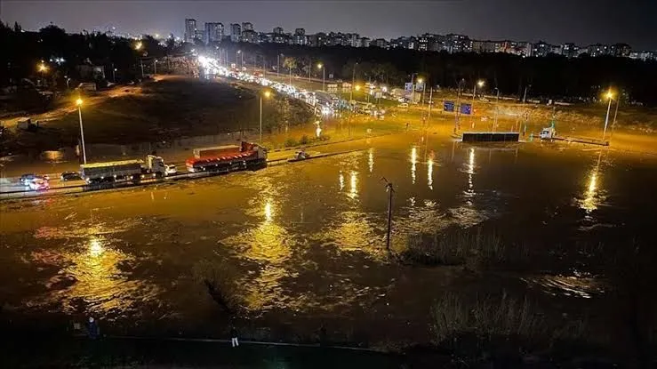 ANTALYA’YA İLK YAĞMUR GELDİ
