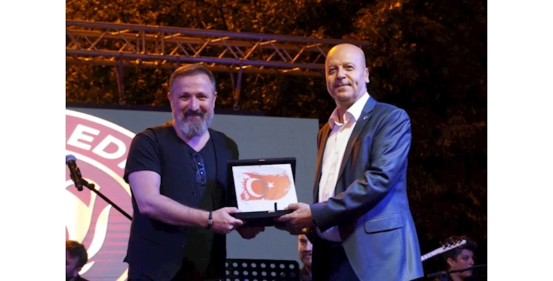 Şuhut Belediyesi 15. Zafer Haftası Kültür ve Sanat Etkinlikleri Programımızın 2. Gününde Meydanımızı Doldurup Taşıran Binlerce Hemşehrimiz İle Birlikte Talha Bora Öge