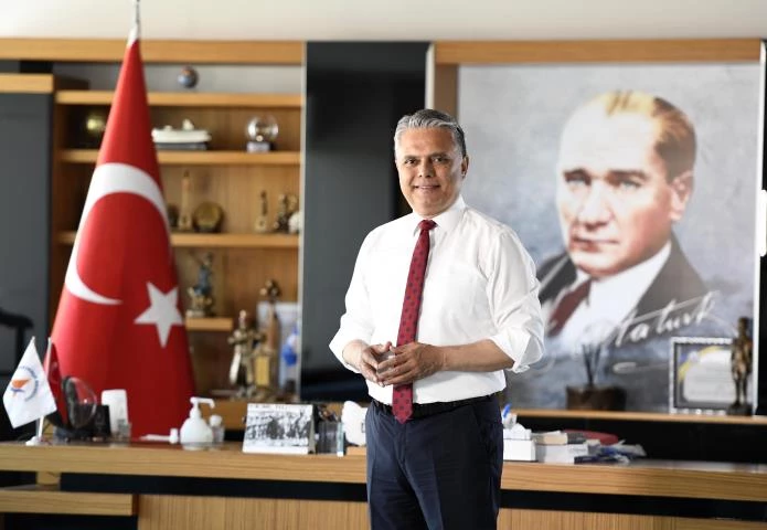 Büyük zaferin yıl dönümü için bayraklarla donatıldı