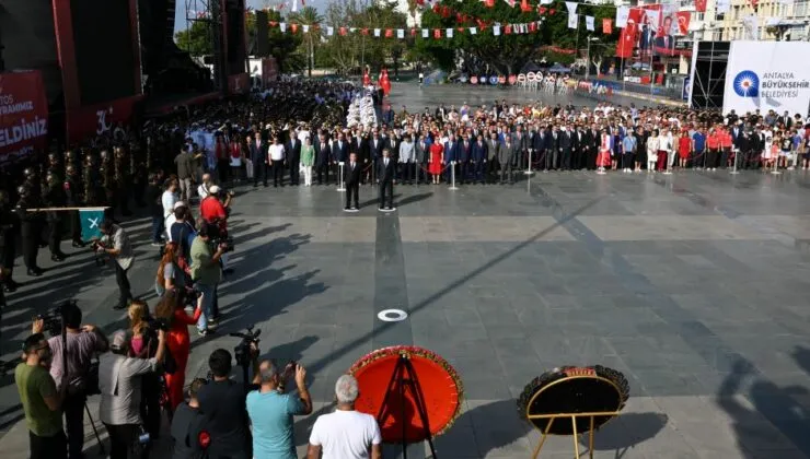 BÜYÜK ZAFER ANTALYA’DA COŞKUYLA KUTLANIYOR 