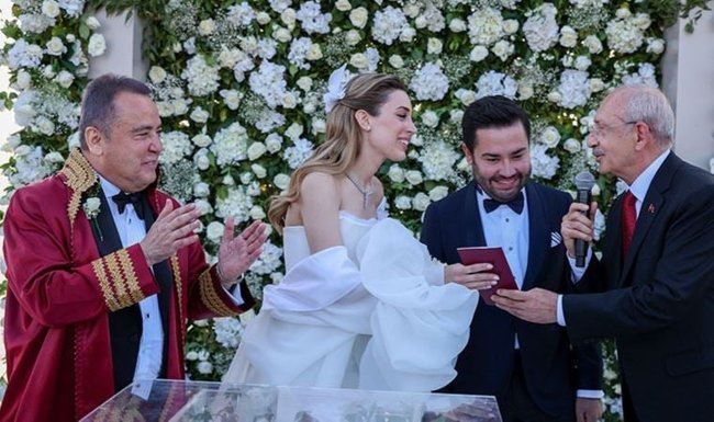 MUHİTTİN BAŞKAN.. GELİNİNİN YASAK AŞK İSYANINI WHATSAPP’TAN PAYLAŞTI