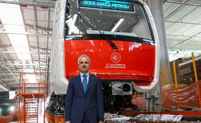 MİLLİ VE YERLİ.. SÜRÜCÜSÜZ İLK METRO HATTI ARACI RAYLARDA