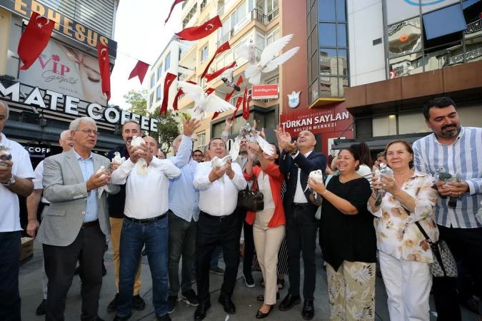 Konak’ta Güvercinler Barış Umuduyla Uçtu