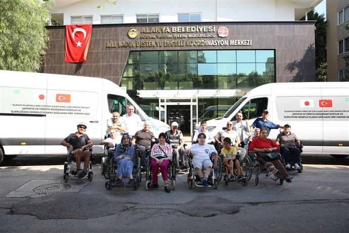 JAPONYA İLE YAPILAN HİBE PROGRAMI İLE ALANYA BELEDİYESİ’NE 2 ENGELLİ ARACI KAZANDIRILDI BAŞKAN YÜCEL: HİBE YOLU İLE BELEDİYEMİZ KAZANDIRDIĞIMIZ ARAÇLAR ENGELLİ VATANDAŞLARIMIZA HAYIRLI OLSUN
