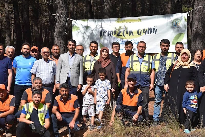 Ormanı ve barajı temizlemek için seferber oldular