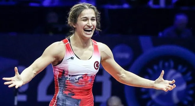 BUSE ‘GÜREŞ’TE DÜNYA ŞAMPİYONU OLDU.. RIZA 6. KEZ FİNALDE