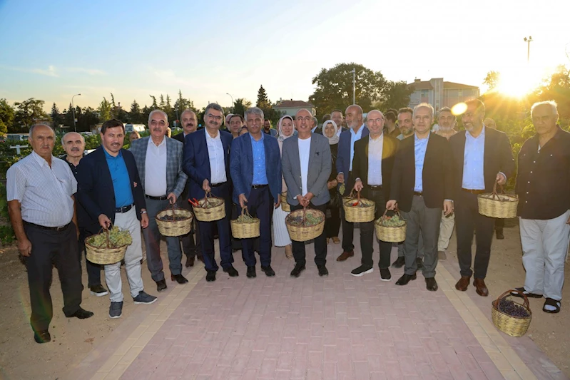 MERAM BAĞI İKİNCİ KEZ PEKMEZ KAYNATMA ETKİNLİĞİ İLE ŞENLENDİ