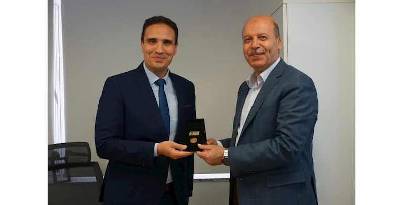 Ak Parti Şuhut İlçe Başkanı Harun Korkmaz ve İlçe Yönetim Kurulu Üyemiz Yusuf Kılınç İle Birlikte, Şuhut Ziraat Bankası Şube Müdürlüğüne Atanan Yüksel Köse