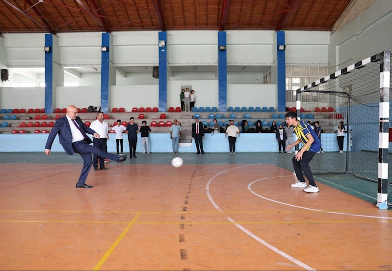 Başkan Altınok mezun olduğu okulları ziyaret etti