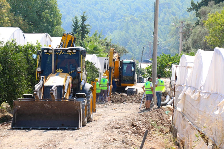 Kumluca’da kanalizasyon çalışması