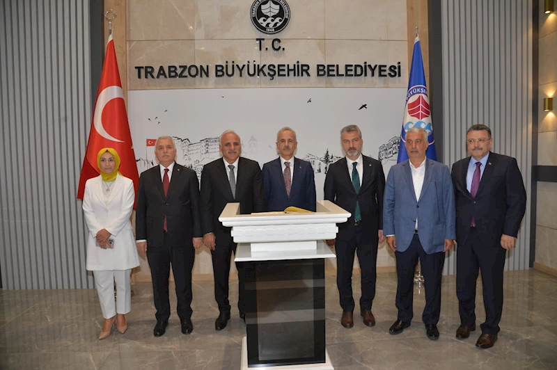 ULAŞTIRMA VE ALTYAPI BAKANI URALOĞLU BÜYÜKŞEHİR’İ ZİYARET ETTİ