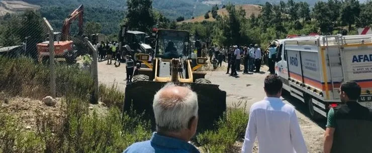 KAMYON CENAZE NAMAZI KILANLARIN ARASINA DALDI.. 5 ÖLÜ 20 YARALI